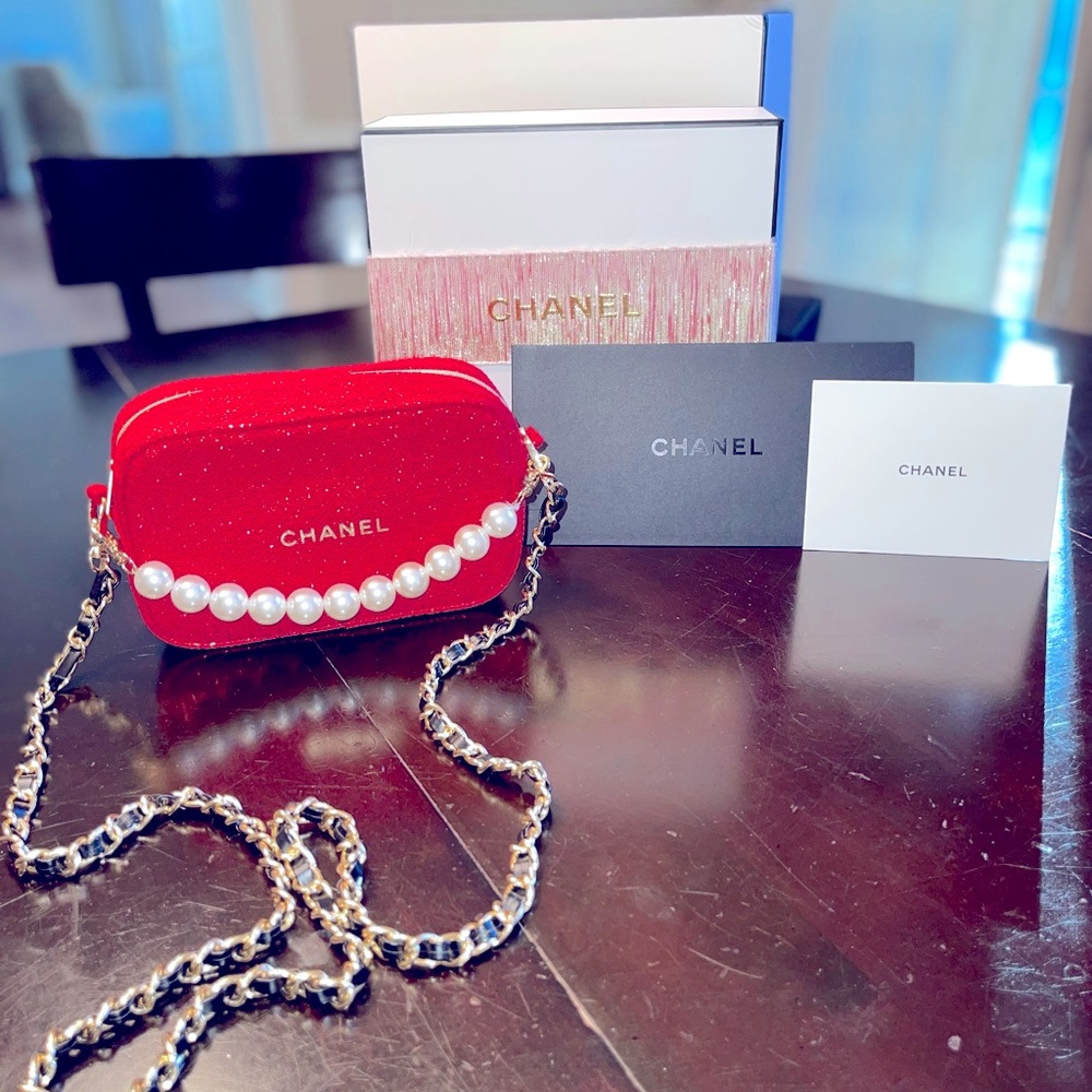 Holiday 2021 Chanel Makeup Bag-Crossbody